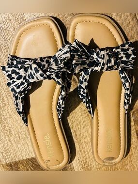 Women’s 7.5 Kensie Renata 2 Leopard Print Bow Sandals